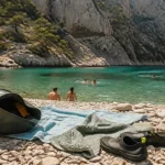 Baignade gorges du Verdon : crique turquoise et baigneurs
