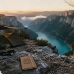 bivouac gorges du verdon : tente discrète au lever du jour
