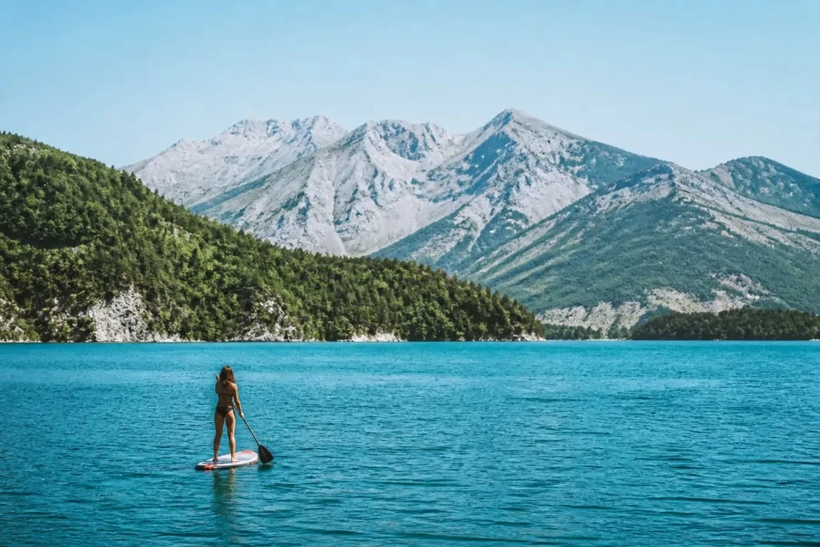 Que faire à Castellane : le lac de Castillon pour la baignade et le paddle
