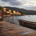 Fête du lac Sainte-Croix : vue du quai au coucher du soleil, ambiance lac