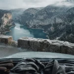 Gorges du Verdon en hiver, route panoramique à La Palud-sur-Verdon, givre et lac