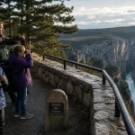 Verdon sans randonnée : belvédère sur les gorges, voiture et rivière turquoise