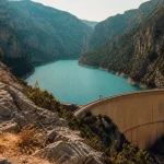 Barrage de sainte croix sur le Verdon, voûte et retenue turquoise