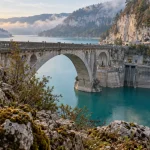 Barrage gorges du Verdon Sainte-Croix et lac turquoise