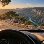 Circuit gorges du Verdon : vue depuis la voiture sur la route panoramique
