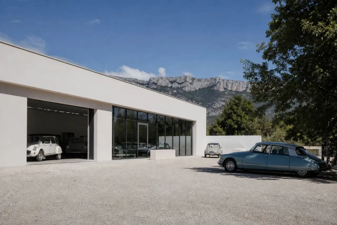 citromuseum castellane, façade du musée Citroën à Castellane