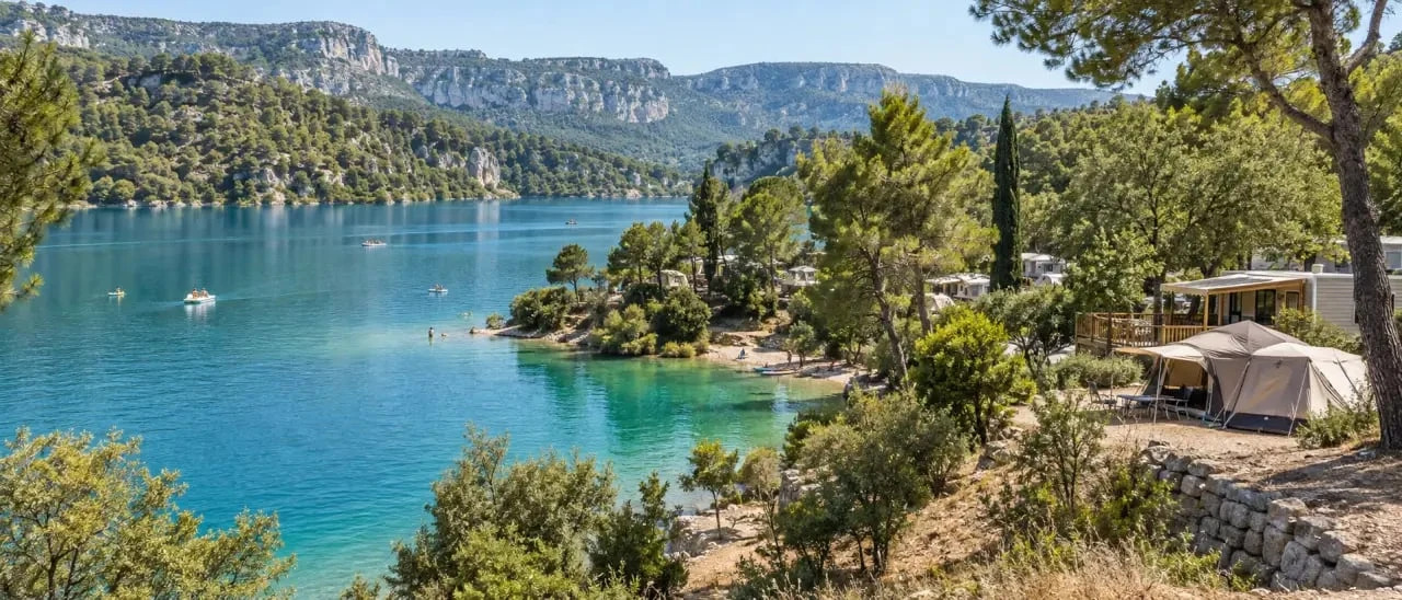 Camping Le Soleil à Esparron-de-Verdon au bord du lac