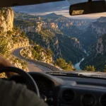 Itinéraire gorges du Verdon en voiture, vue depuis un belvédère sur les gorges