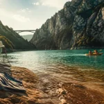 Kayak sur le lac des gorges du verdon, eaux turquoise à Sainte-Croix