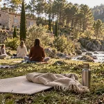 Le Payanet : retraite flexible en Provence, tapis de yoga dans la nature