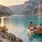 Pedalo lac de sainte croix au lever du soleil, gilets orange