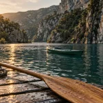 Lac turquoise à Quinson gorges du Verdon avec kayak