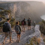Vacances gorges du Verdon : vue belvédère sur la route des Crêtes, lacs et falaises