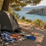 Campings lac de sainte croix : tente et voiture près du lac