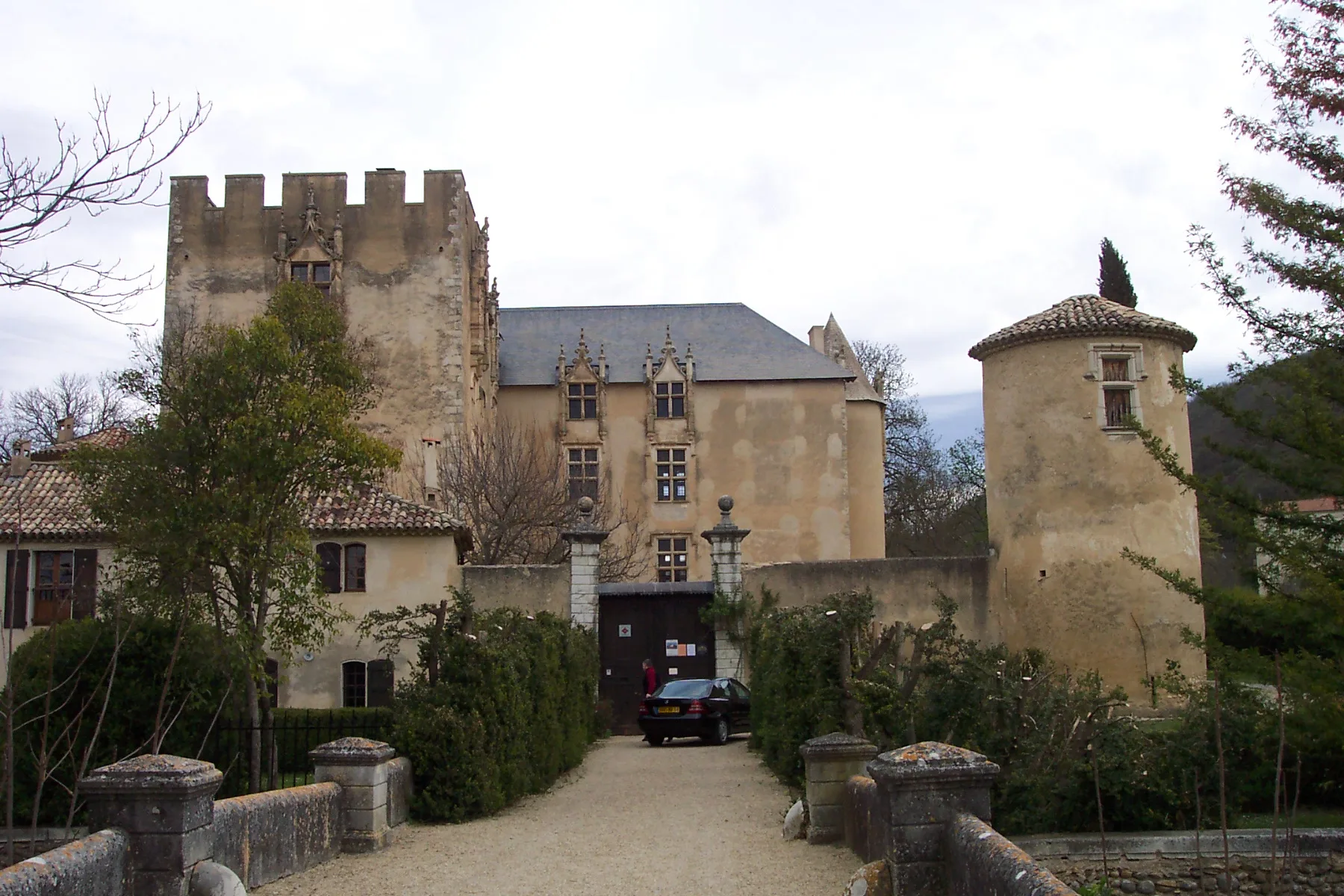 Le château d’Allemagne-en-Provence photographié en mai 2008.