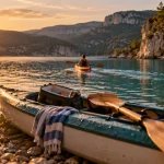 Lac de Sainte-Croix activités : kayak au bord du lac au coucher du soleil