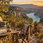 Meilleurs camping gorges du verdon : camping Sainte-Croix Plage avec vue sur le lac